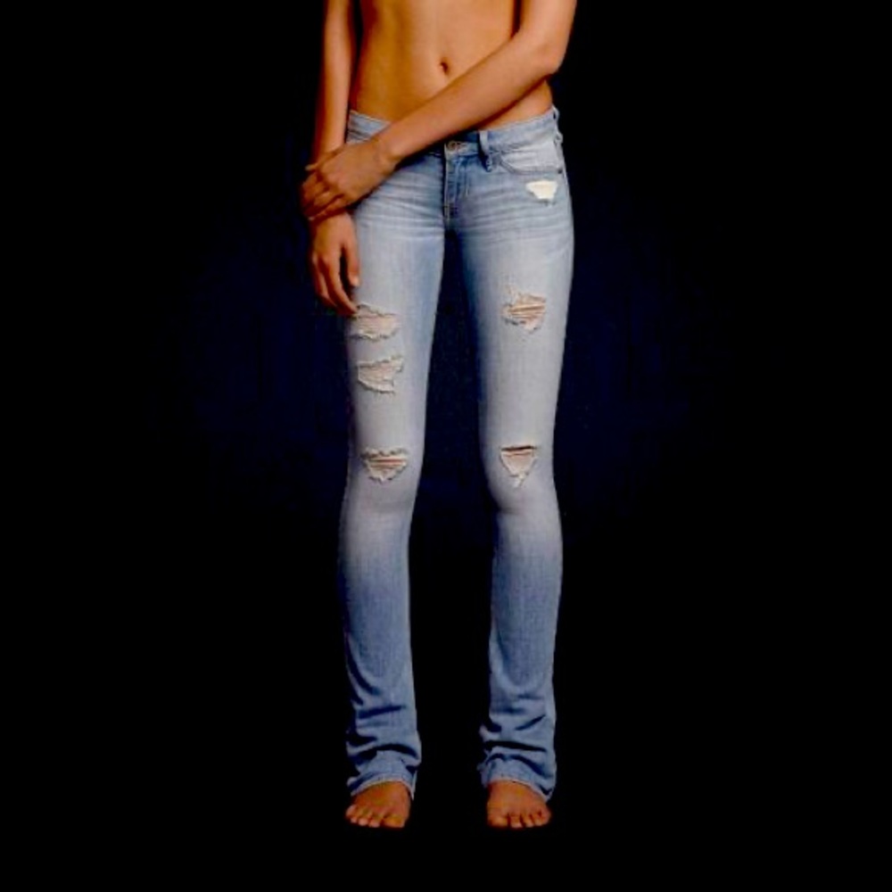 HOLLISTER low rise, boot cut denim 👖 jeans!